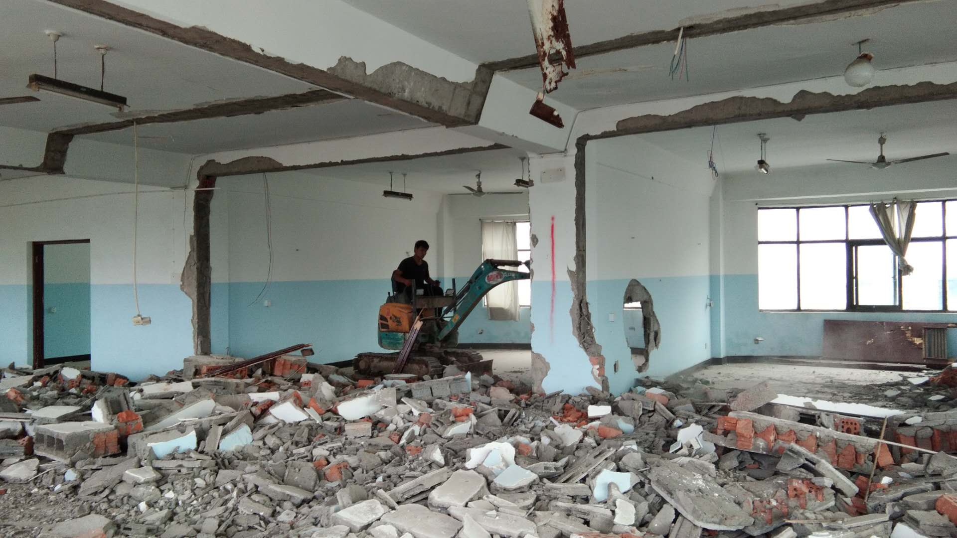 昆山地板拆除回收公司電話多少信譽(yù)保證值得信賴